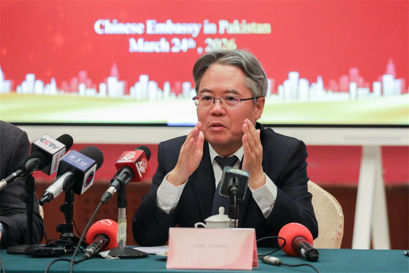 中国驻巴基斯坦大使姜再冬在会上讲话。中国驻巴使馆供图