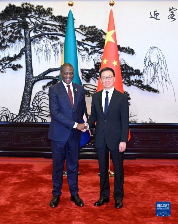 2023年11月3日，中国国家副主席韩正在北京会见南非副总统马沙蒂莱，并共同主持召开中南国家双边委员会第八次全体会议。图片来源：新华社