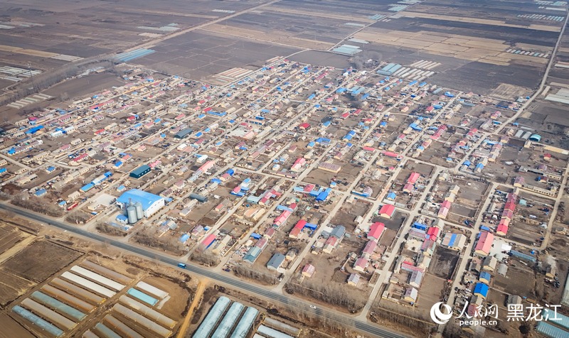 俯瞰佳木斯市桦川县朱家村。人民网记者 尚城摄