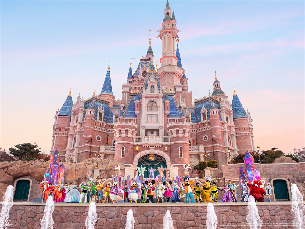 迪士尼乐园“奇妙之心”城堡秀。上海国际旅游度假区供图