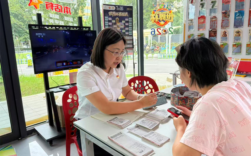 党员下沉一线代销点，一对一化解门店业主经营难点。