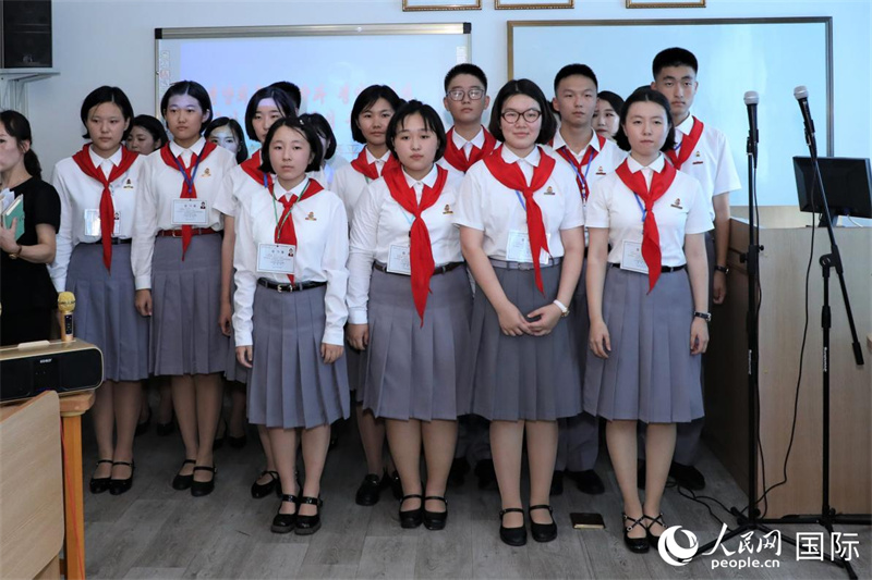 图为参赛选手在等待公布决赛结果。人民网记者 刘融摄
