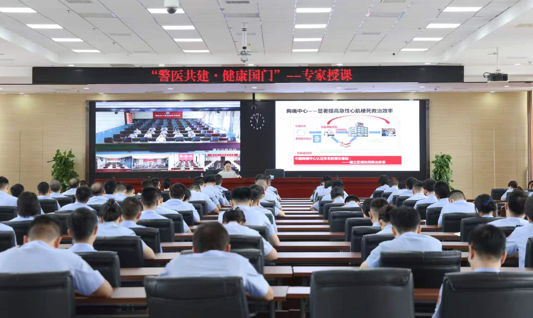 活动现场,武汉市中心医院专家开展专题知识讲座.