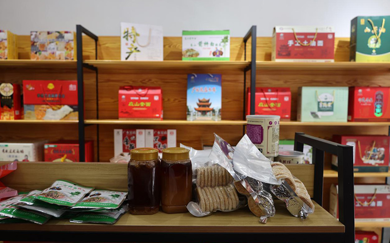 店铺中增设的土特产专区