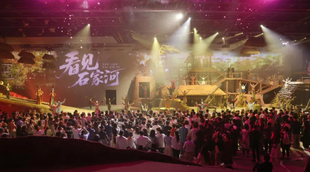 市民在城市书房阅读。天门市委宣传部供图