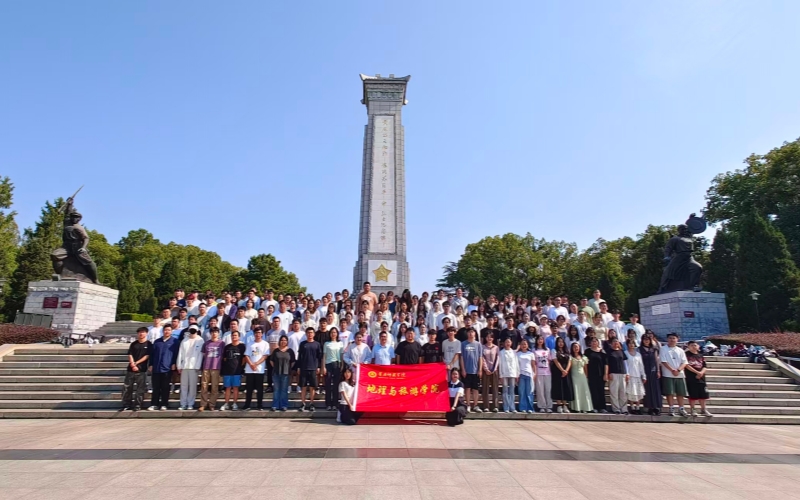黄冈师范学院学子走进红安，开展红色研学活动。